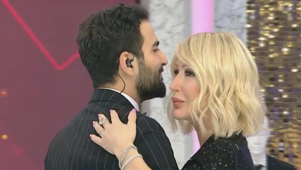 Seda Sayan, 25 yaş küçük sevgilisi Çağlar Ökten'e canlı yayında aşkını ilan etti