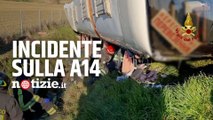 Incidente sull’autostrada A14, bus con 50 ucraini si ribalta: morta una ragazza