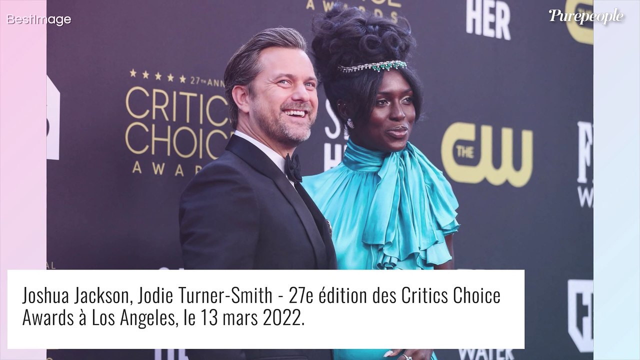Halle Berry en corset au bras de son chéri, Kristen Stewart assortie à sa fiancée aux Critics Choice Awards