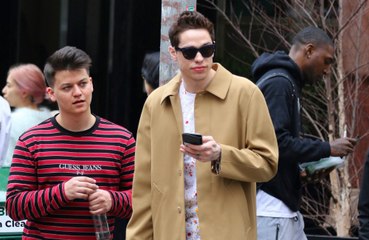 Pete Davidson se ha tatuado el nombre de Kim Kardashian en el pecho