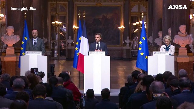 Macron: Noi non siamo in guerra, ma non escludiamo nuove sanzioni