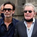 Voici SOCIAL - Anthony Delon enfant battu : il se livre sur les violences de son père Alain Delon