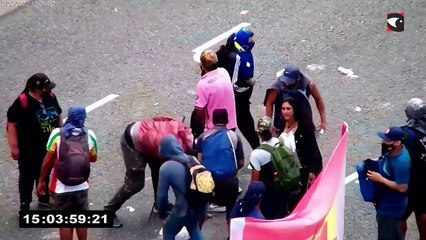 El momento en que apedrearon la oficina de CFK