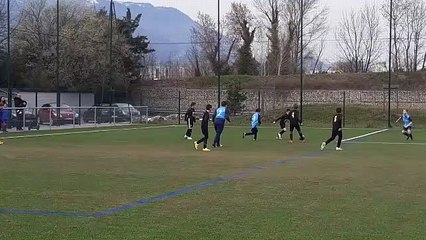 Un magnifique but des U11 ce samedi contre eybens... un but d'école!!!!