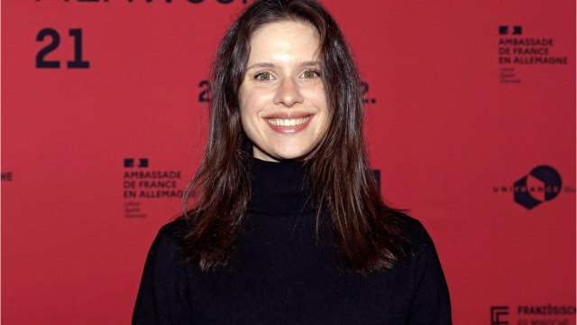 Voici - Qui est Daphné Patakia, la comédienne à l'affiche d'OVNI(s) et Benedetta ?