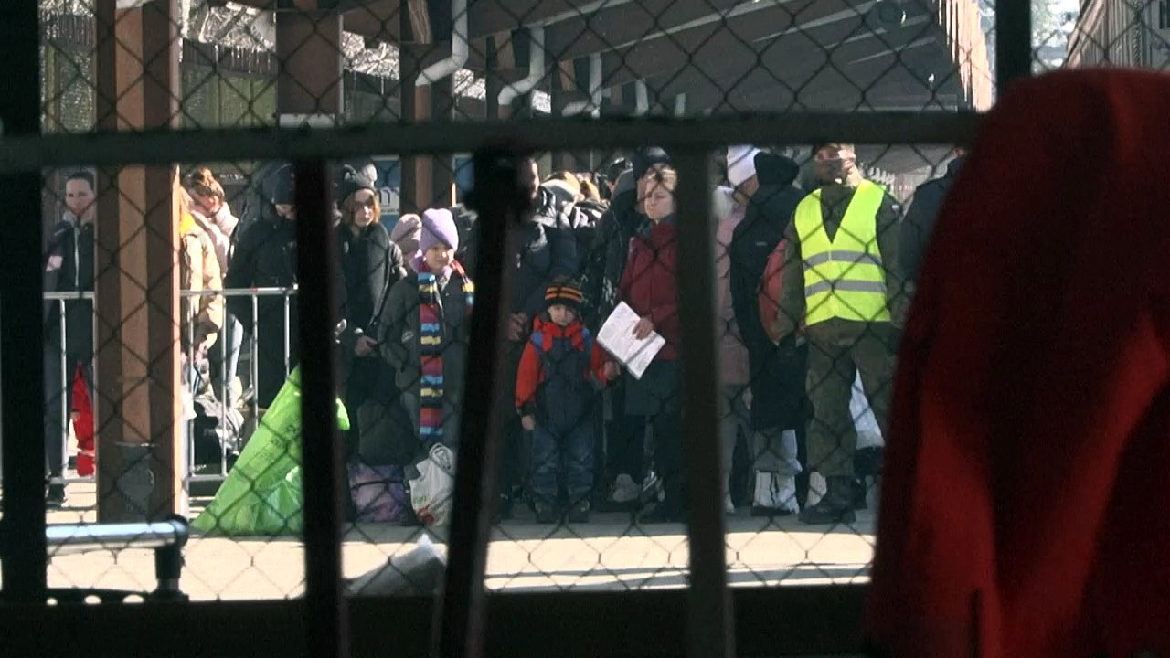 أكثر من 2,8 مليون شخص فروا من أوكرانيا منذ بدء...