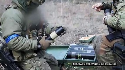 لقطات لجنود أوكرانيين يطلقون القذائف من منطقة كييف