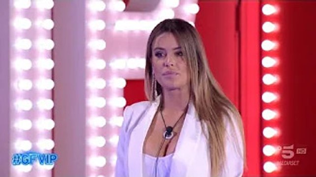 Grande Fratello Vip, Sophie Codegoni e i suoi dubbi su Alessandro Basciano: Ti vedo diverso” La sto