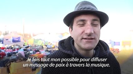 Pologne: un pianiste joue à la frontière ukrainienne pour les réfugiés