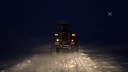 Tipide mahsur kalan köy minibüsündeki 15 kişi kurtarıldı