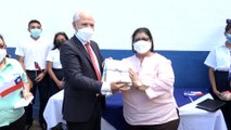 Embajador de Chile entrego kit de libros a estudiantes del colegio Gabriela Mistral