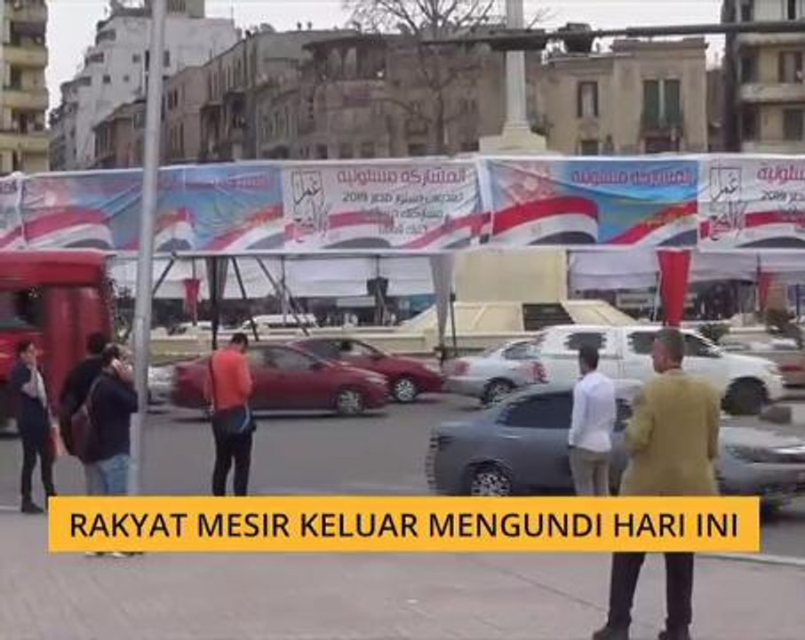 Rakyat Mesir keluar mengundi