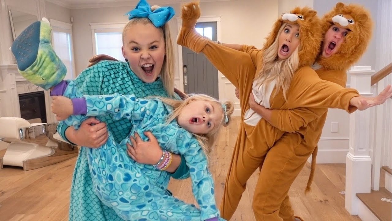 ULTIMATE ONESIE DANCE BATTLE AGAINST EVERLEIGH & JOJO SIWA!!!