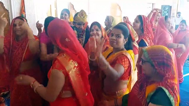 दौसा... फागोत्सव में जमकर थिरके श्रद्धालु