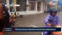 Nekat Melintas, Kendaraan Mogok Terjebak Banjir