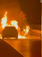 ÇEKMEKÖY'DE ARAÇ ALEV TOPUNA DÖNDÜ