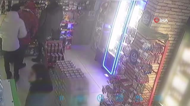 Tekel bayisinde perdeleme yöntemiyle hırsızlık kamerada