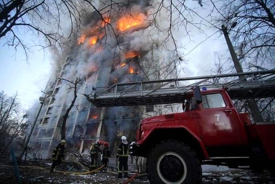 Kiev'de 3 farklı sivil yerleşim alanı vuruldu: 2 ölü