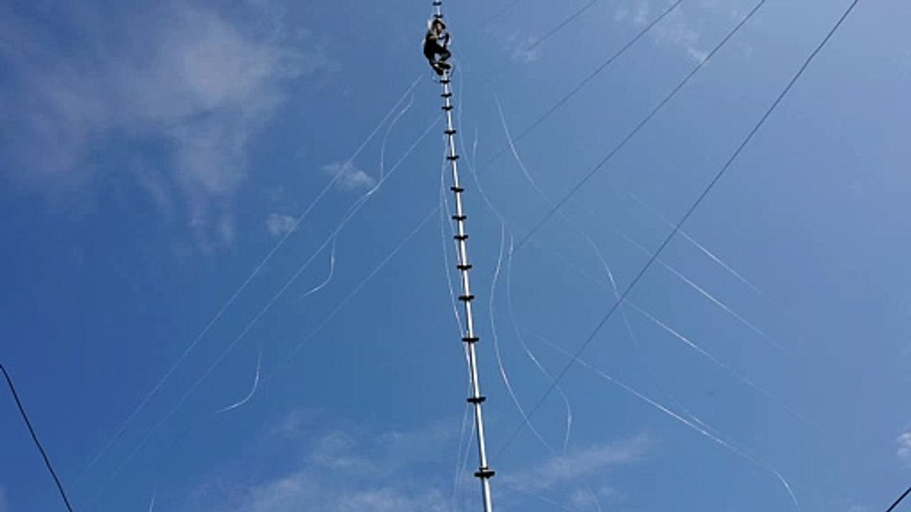 free climbing Radio Tower †20 Meters* video Dailymotion