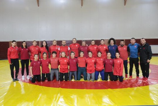 Kadın Güreş Milli Takımı, Avrupa Şampiyonası hazırlıklarını sürdürüyor