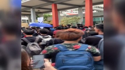 Pelajar berkumpul di Dataran Presiden MMU Melaka, Bukit Beruang