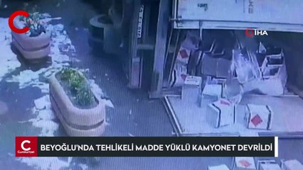 Beyoğlu’nda tehlikeli madde yüklü kamyonet devrildi