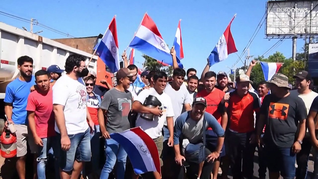 Paraguay | Los camioneros amenazan con "cerrar" el país por el precio del combustible