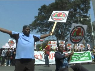 Polis sembur gas pemedih mata leraikan penunjuk perasan