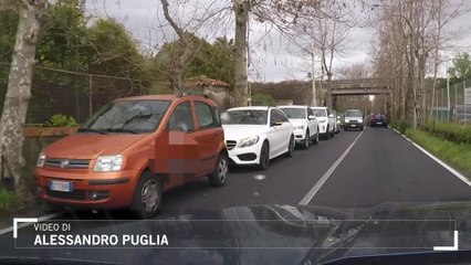 Catania, code chilometriche di auto per fare benzina