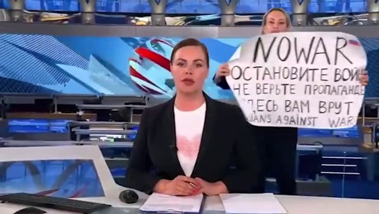 "FERMATE LA GUERRA, NON CREDETE ALLA PROPAGANDA" L' IRRUZIONE IN DIRETTA DURANTE IL TG RUSS DELLA GIORNALISTA MARINA OVSYANNIKOVA