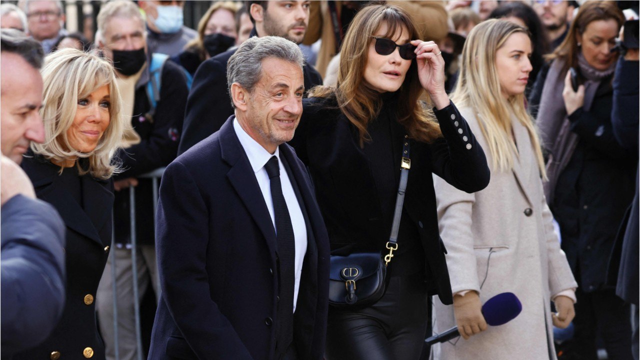 FEMME ACTUELLE - "Il ne peut pas rester vingt minutes sans la toucher" : la passion de Nicolas Sarkozy pour Carla Bruni