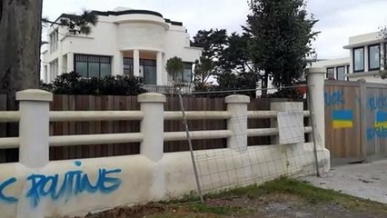 استجواب ثلاثة أشخاص شاركوا في مظاهرة أمام منزل الصهر السابق لبوتين في فرنسا