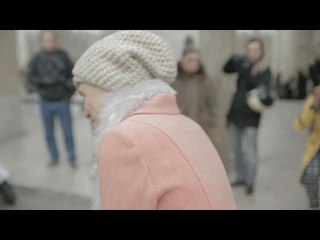 La fille à l'écharpe en fourrure