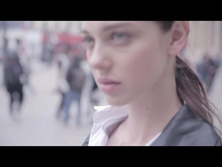 La fille aux collants noirs