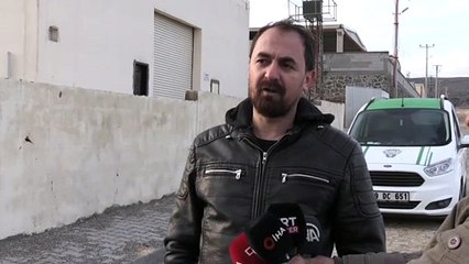 Arabasıyla yavru köpeği ezdi dönüp arkasına bile bakmadı!