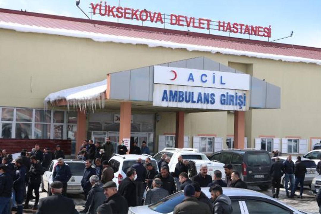 ARIZAYI GİDERMEK İÇİN ÇIKTIĞI DİREKTE AKIMA KAPILDI