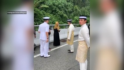 Yang di-Pertuan Agong bantu mangsa kemalangan