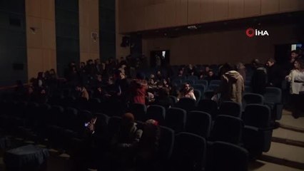 Kürtçe sahnelenen tiyatro oyununa yoğun ilgi