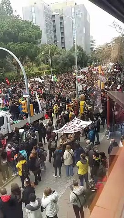 Profesores cortan la Via Augusta