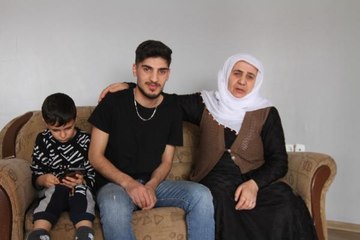 UKRAYNA'DAN TAHLİYE EDİLEN VANLI ÖĞRENCİ, AİLESİNE KAVUŞTU