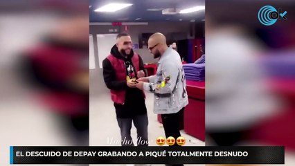 El descuido de Depay grabando a Piqué totalmente desnudo