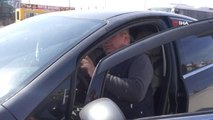 Edirne'de denetime takılan sürücüler araçlarındaki cam filmlerini elleriyle söktüler