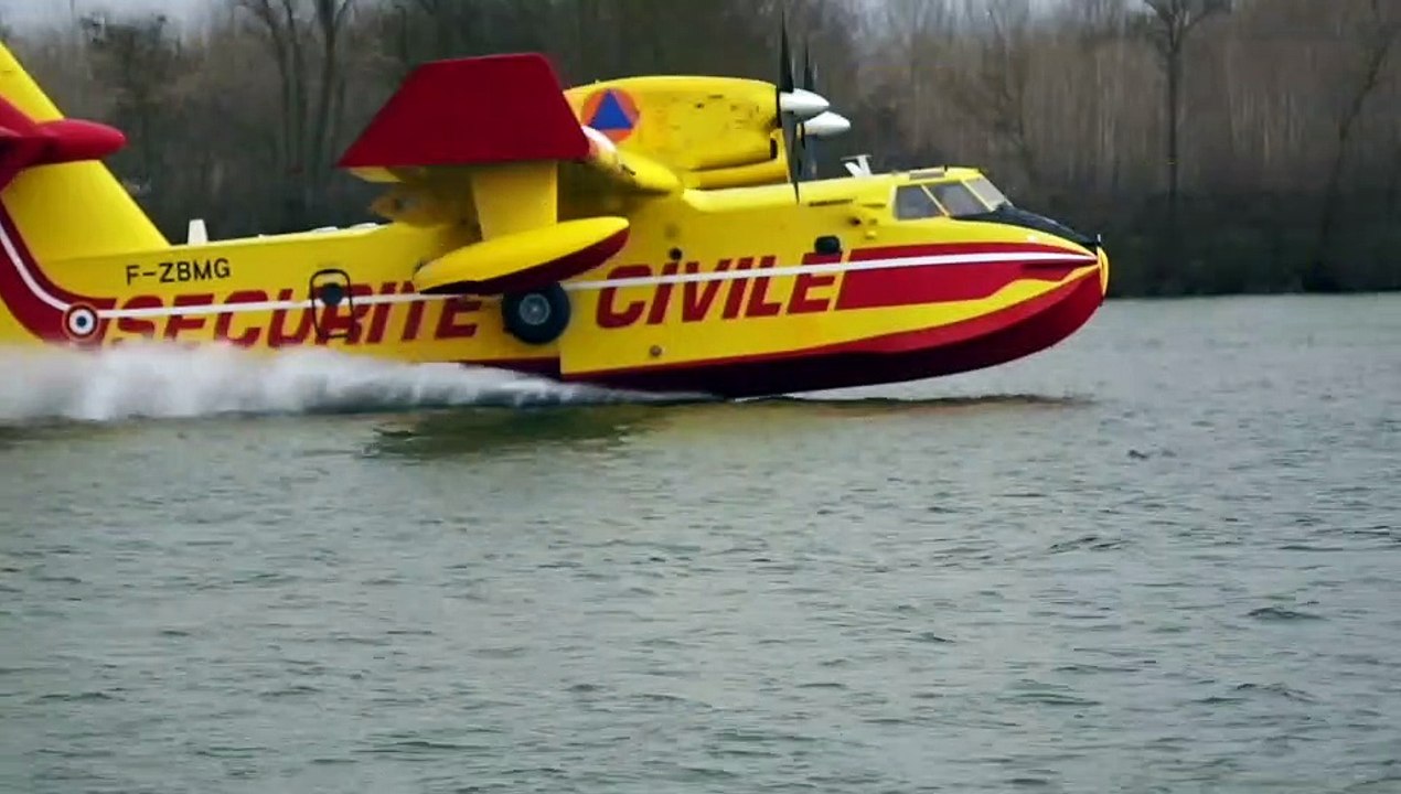 MACON-INFOS : Deux canadairs écopent sur la Saône