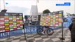 Un cycliste se prend un panneau publicitaire renversé par le vent (Paris-Nice)