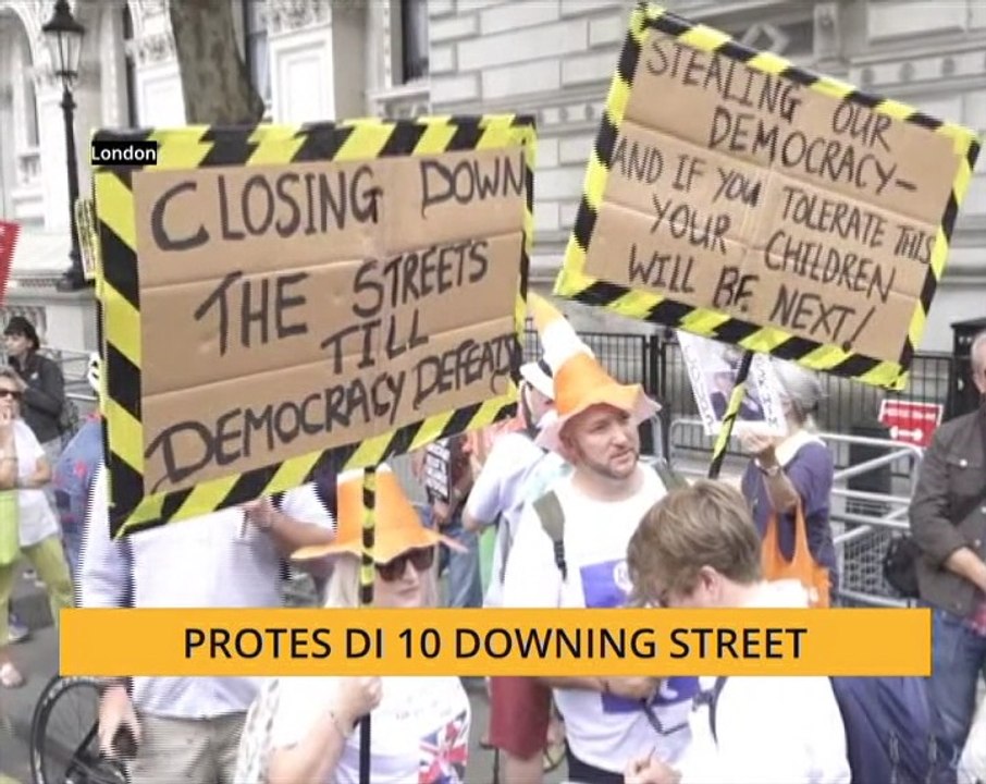 Protes di 10 Downing Street