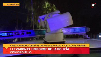 Llevaron el uniforme de la policía con orgullo
