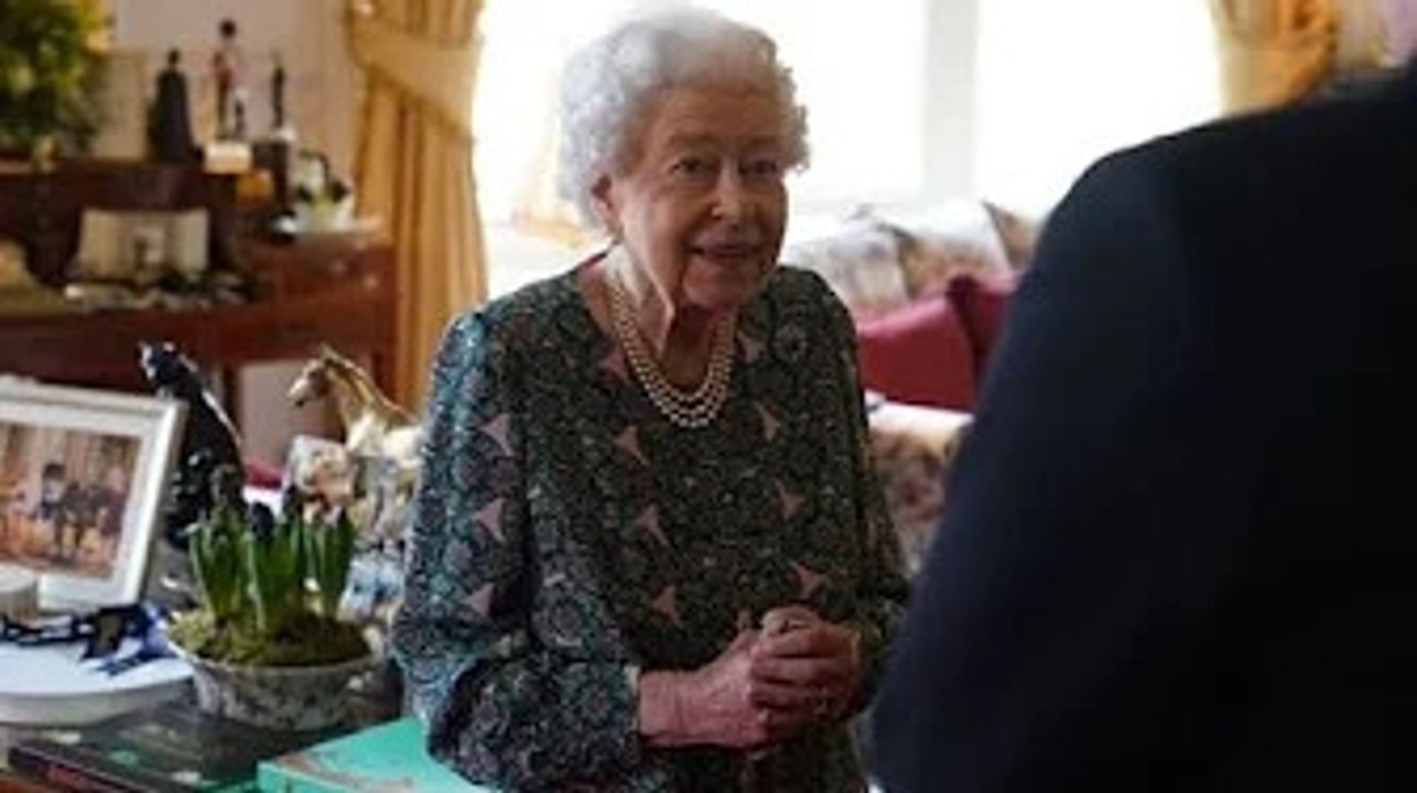 Sabre-rattling Queen joins boycott after refusing to hand over Moscow-bound swords