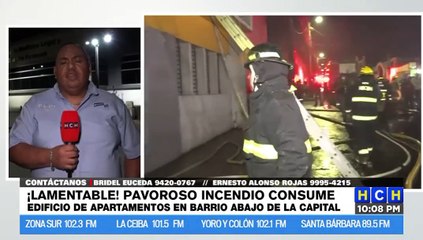 Edificio arde en llamas en el barrio Abajo de la capital