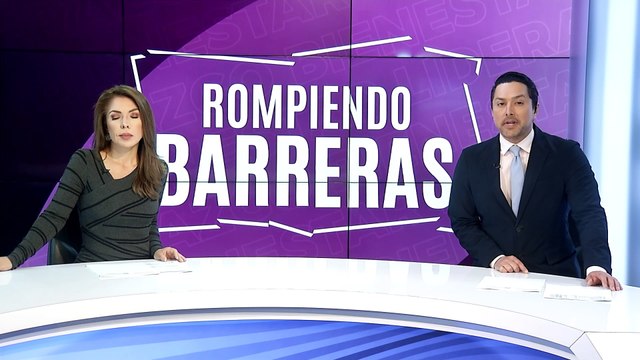Una empresaria fabrica una de las guitarras más famosas del mundo y lo hace en ambos lados de la frontera.