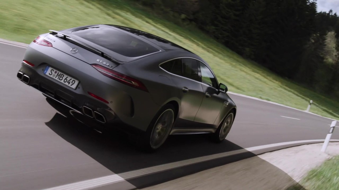 V8 Modelle des Mercedes-AMG GT 4 Türer Coupé weiter aufgewertet und ab sofort bestellbar